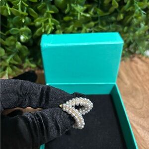 Elegant Pearl New w/box earrings